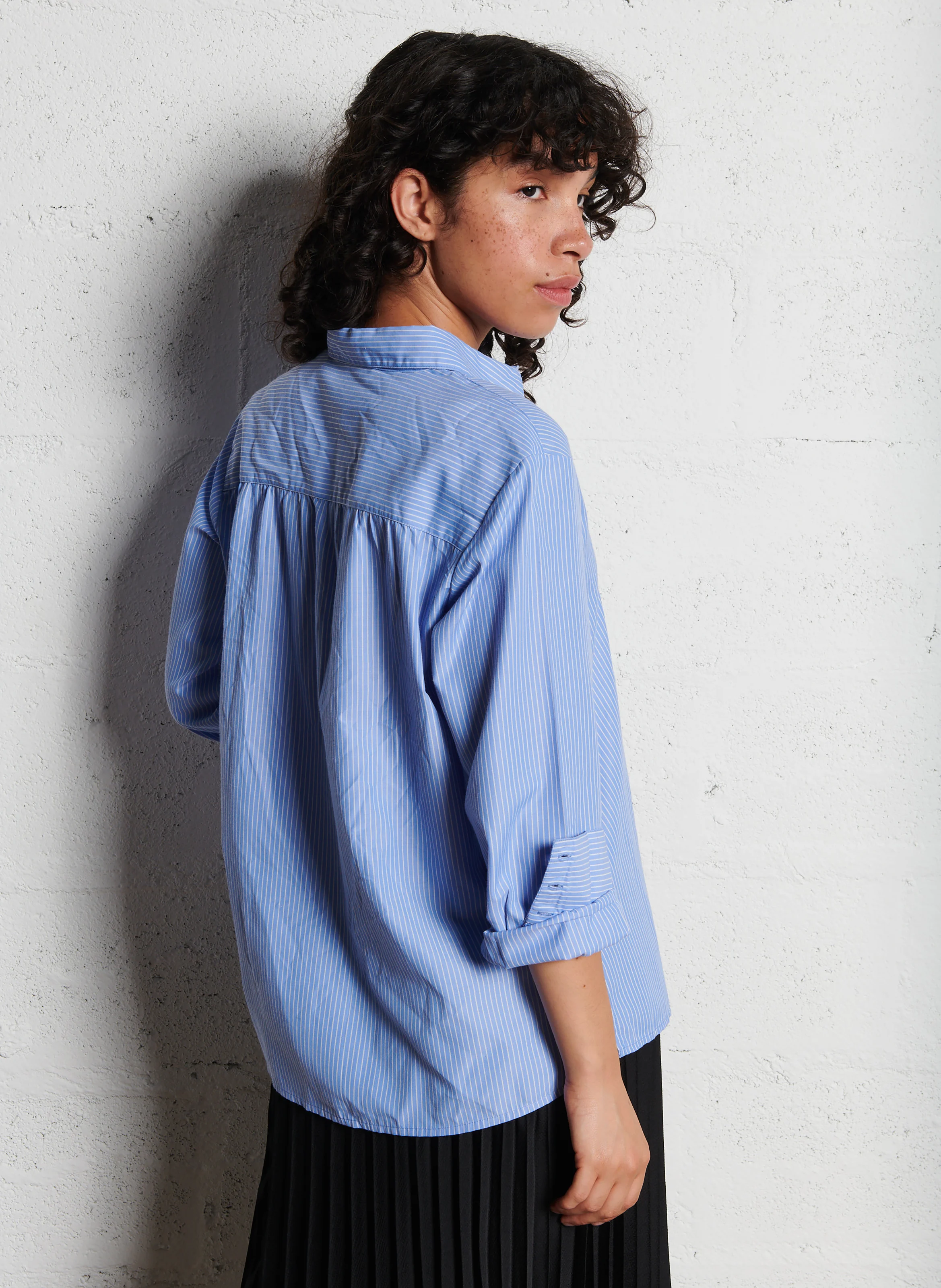 MORA - Chemise oversize col classique en coton mélangé | Bleu