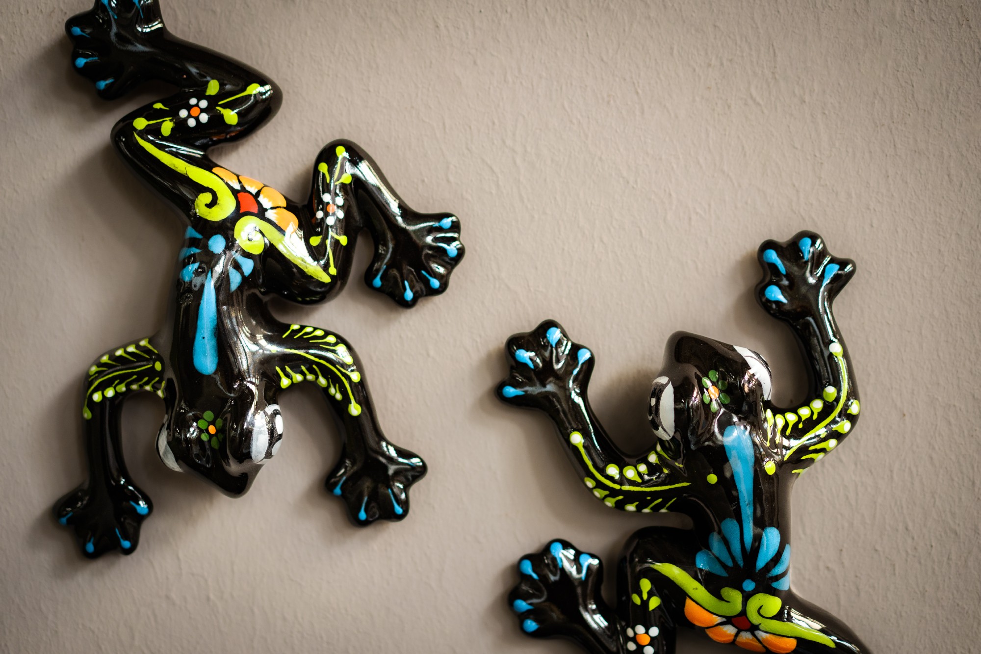 Keramik-Wandschmuck 'Frosch', schwarz, multicolor, H 28 cm, B 20 cm, L 5 cm günstig bestellen