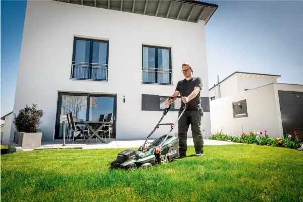 Metabo RM 36-18 LTX BL 36 - Græsslåmaskine - ledningfri - 18 V - 4000 opm - 36 cm - 12.6 kg - SOLO