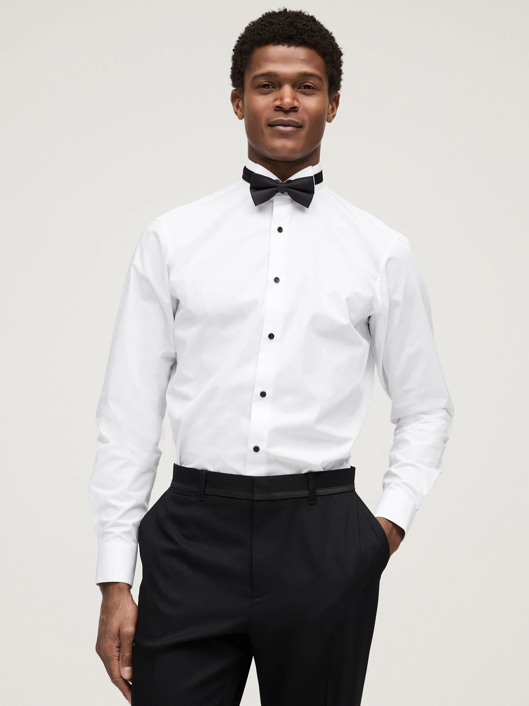 Wit/zwart - Slim Fit - Set van overhemd met enkele manchet en een vlinderstrik