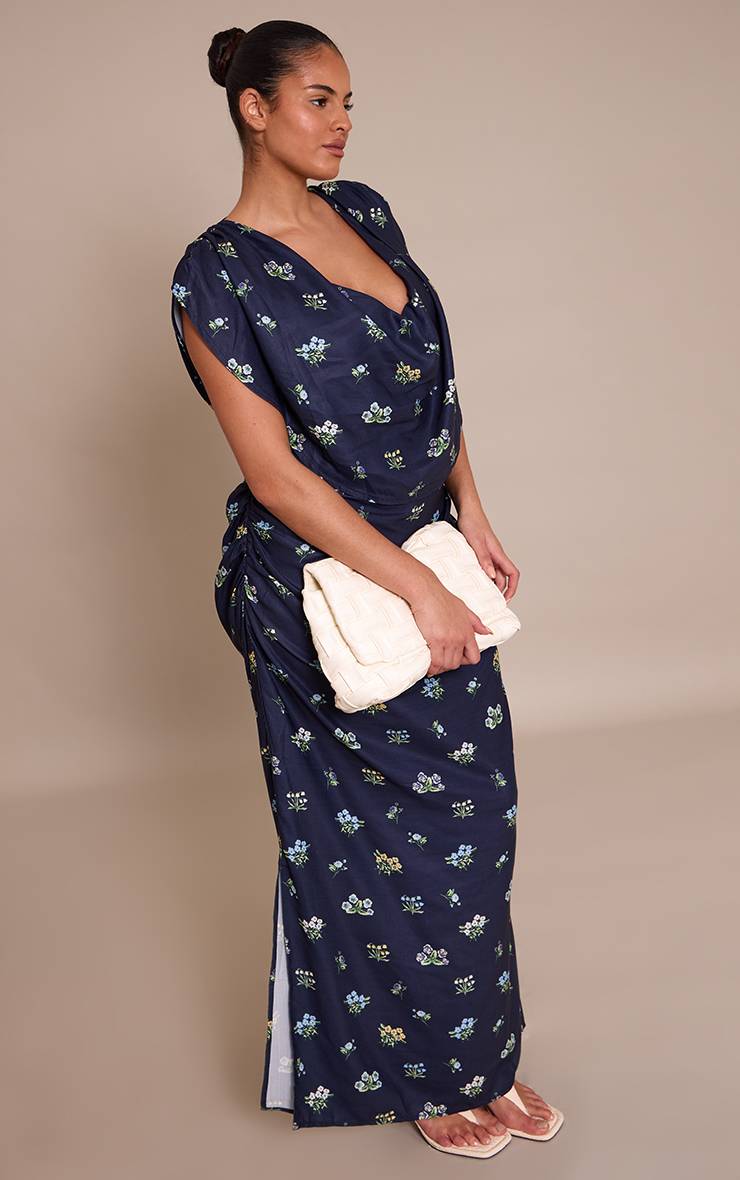 Bleu Marine Robe Maxi Grande Taille À Col Bénitier Extrême Et Détails Froncés Floraux