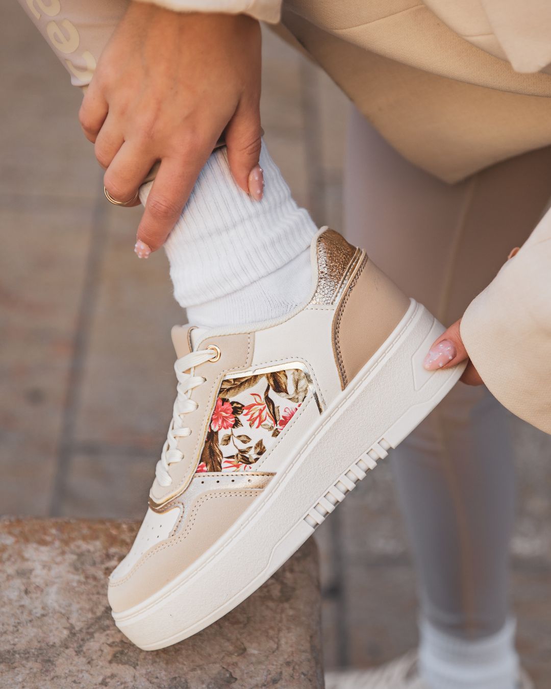Basket femme dorée beige et blanche à lacets - Patie