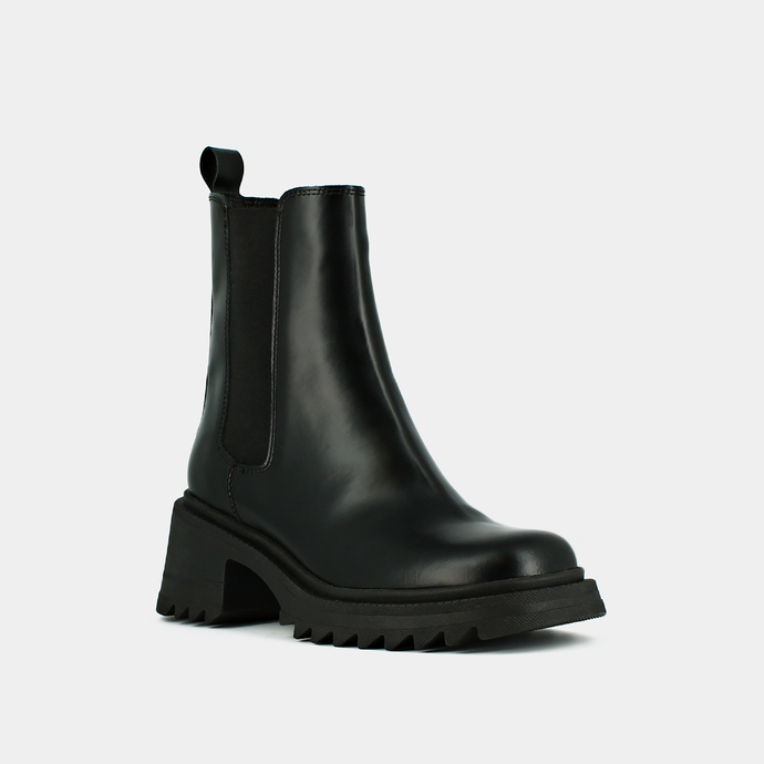 Boots à semelles crantées et bouts carré...  en cuir glacé noir