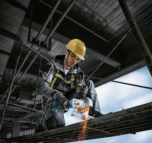 BOSCH COMBI-KIT 3 OUTILS 18V : GSB 18V-45 + GDX 18V-200 + GWS 18V-7 + 2 batteries 5,0 AH + GAL 18V-40 + SAC M (C) PRO