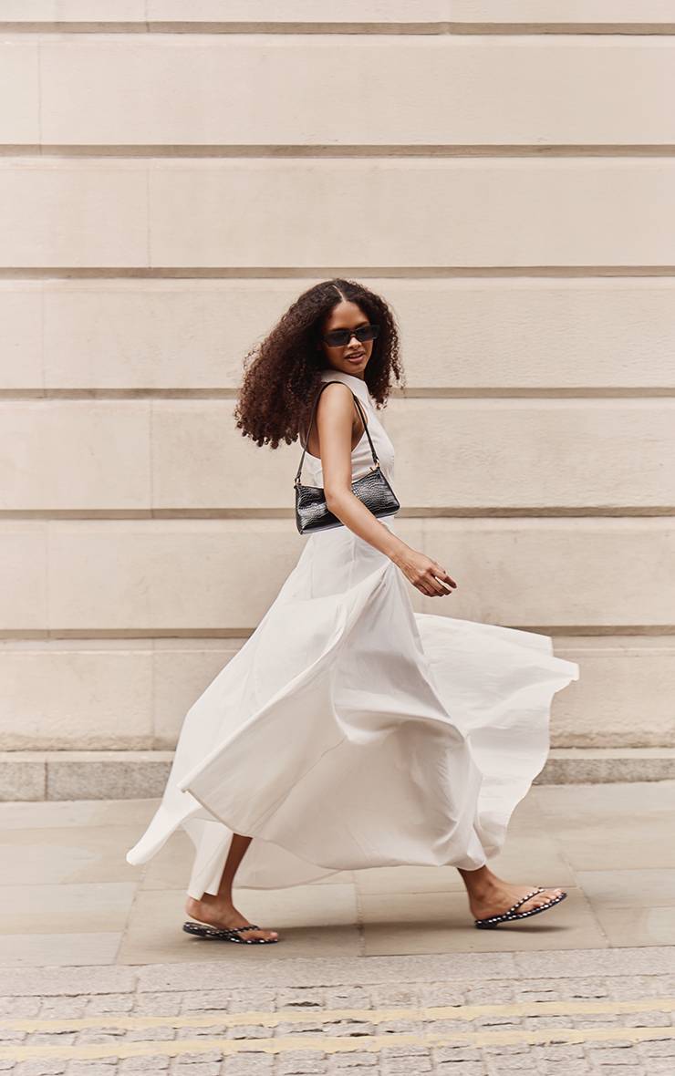 Blanc Robe Longue Évasée Sans Manches À Détail Col