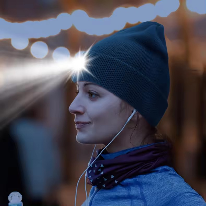 Winter Strick Mütze Beanie mit integrierter LED Stirnlampe (One Size) - Schwarz