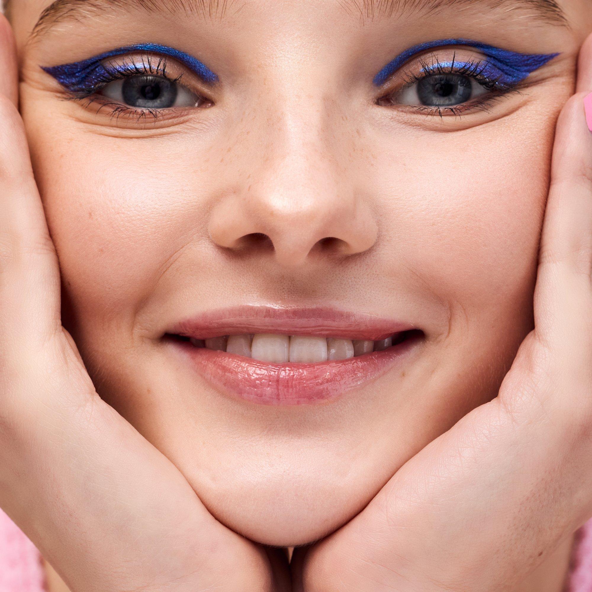 Superman swirl lip mask