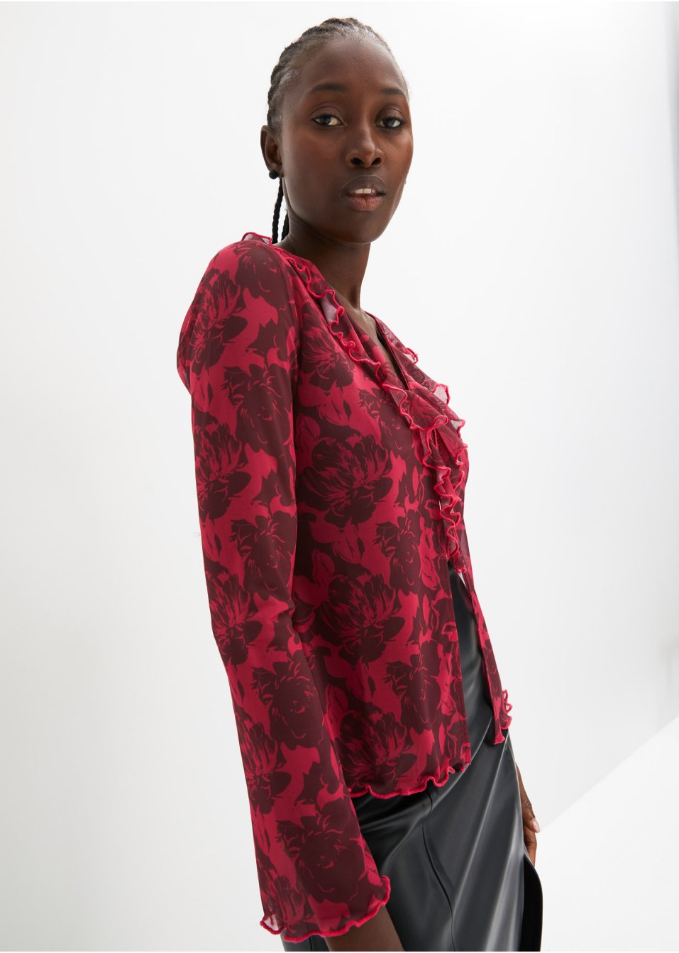 Blouse en résille à volants