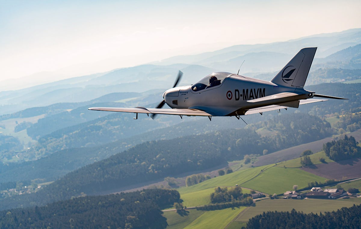 Kampfflugzeug selber fliegen Lübeck