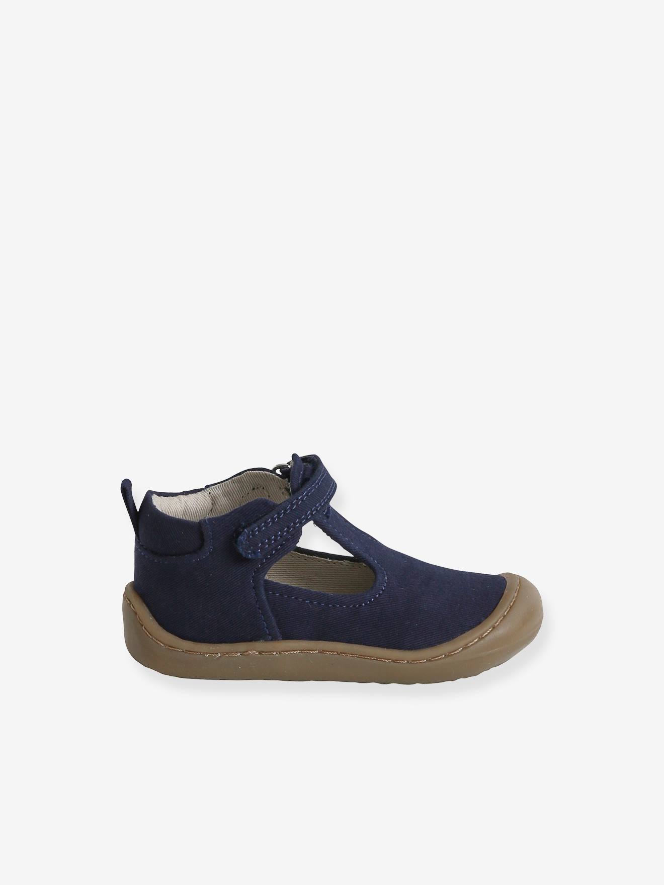 Sandálias de tecido flexível com fecho de velcro para bebês, especialmente desenvolvidas para bebês que estão começando a engatinhar, na cor azul.