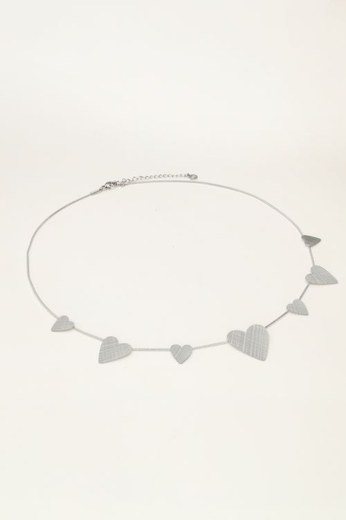 Minimalistische ketting met grote & kleine hartjes