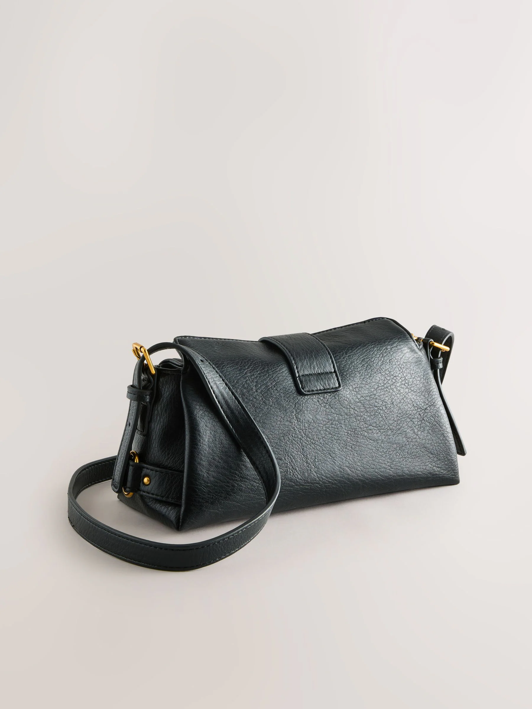 Zwart - Charm Cross-Body Buckle Bag