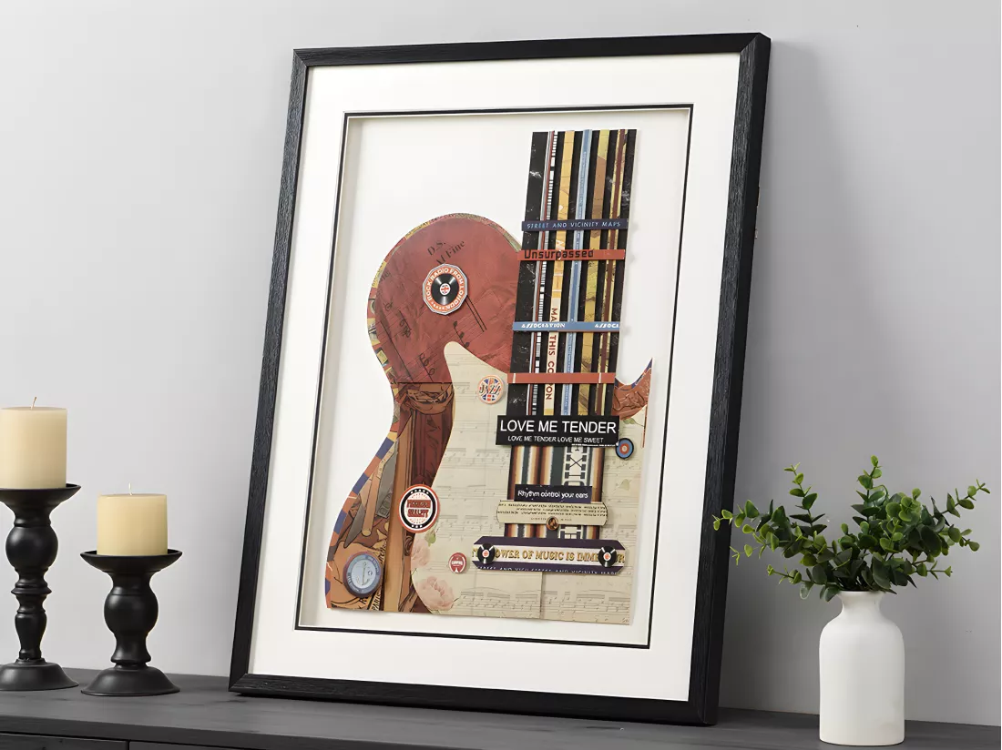 Tableau collage guitare effet 3D HERO avec cadre noir - 50 x 70 cm - Multicolore