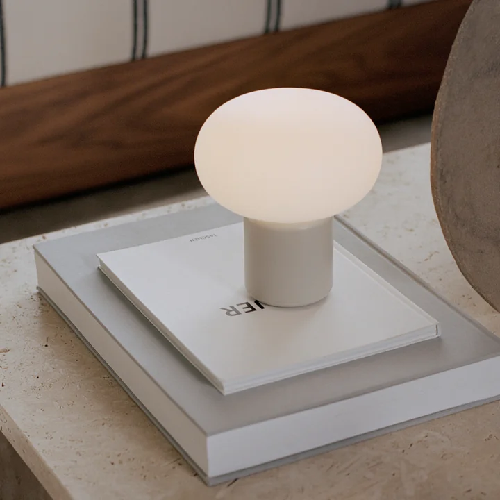 New Works - Karl-Johan Portable LED Tischleuchte mit Akku, light grey