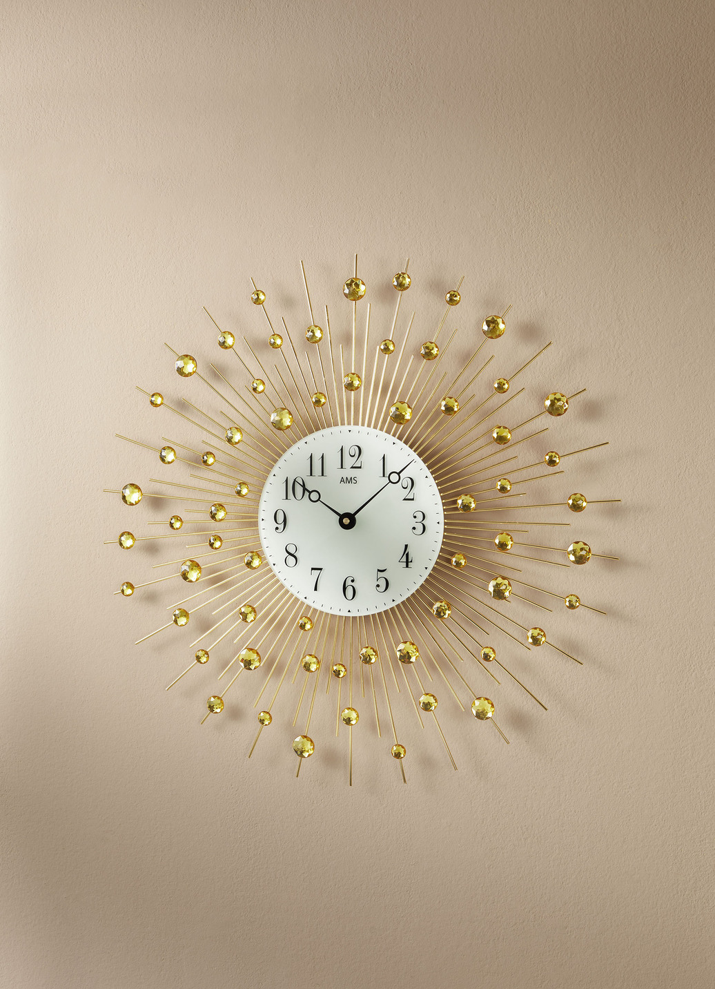 Wanduhr mit arabischen Ziffern