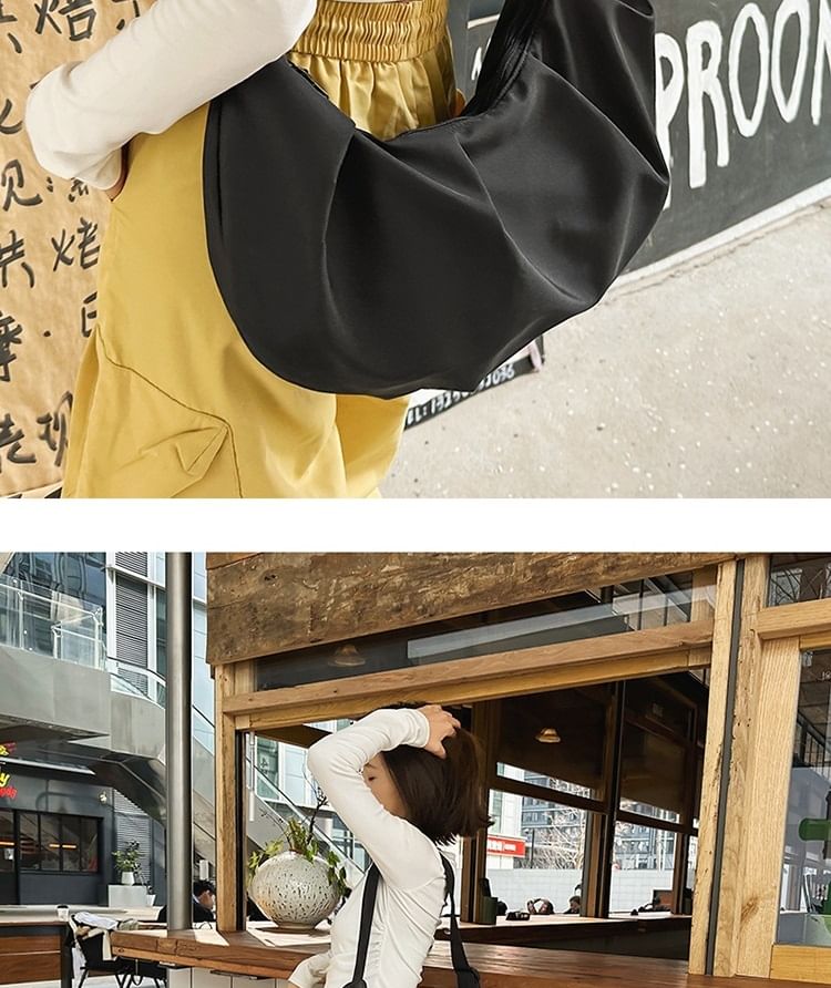IOU - Effen geplooide nylon crossbodytas