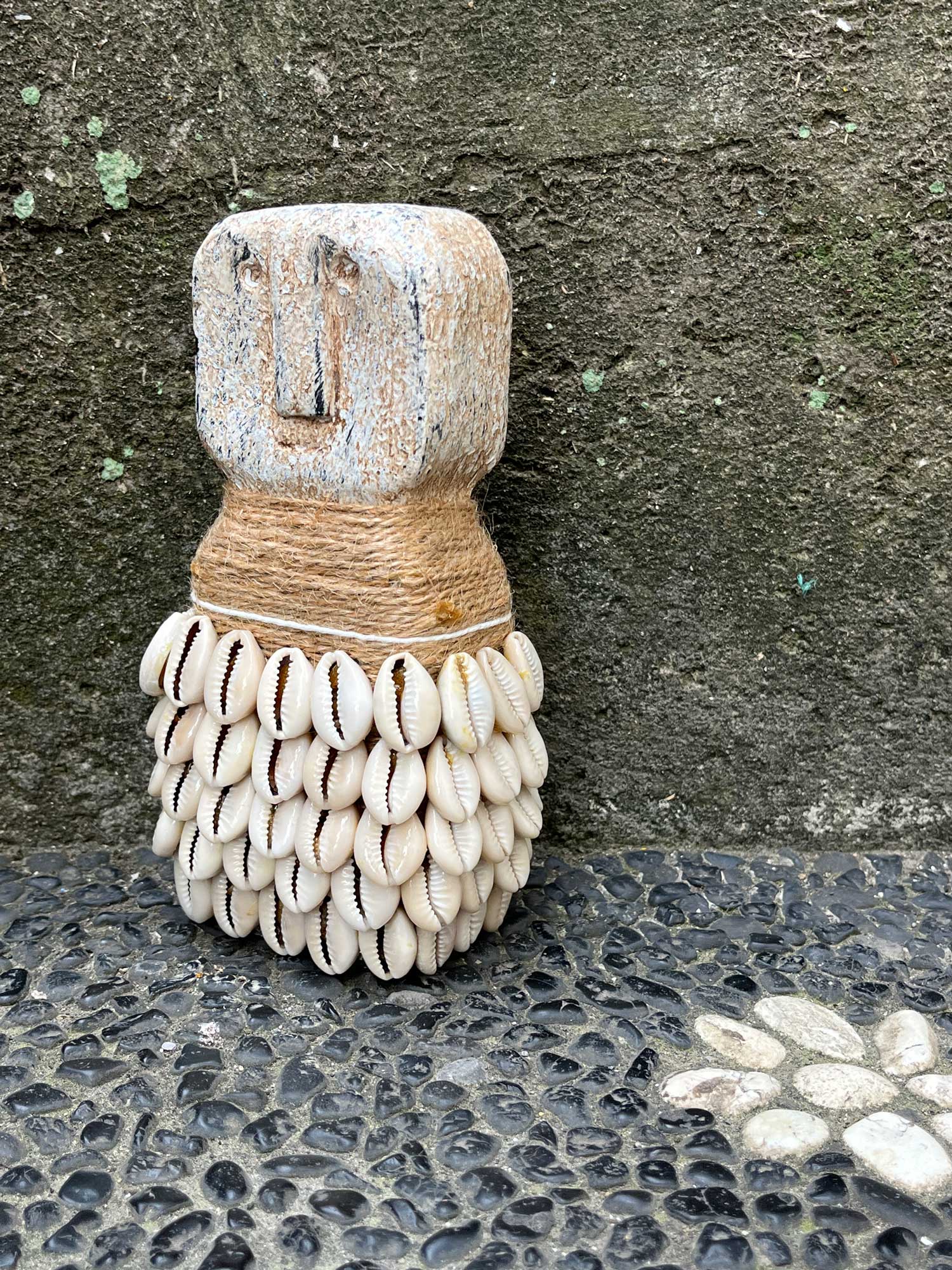 Statue 'Primitif' mit Muscheln, natur, H 17,5 cm, B 9 cm, L 5 cm von fischer's lagerhaus