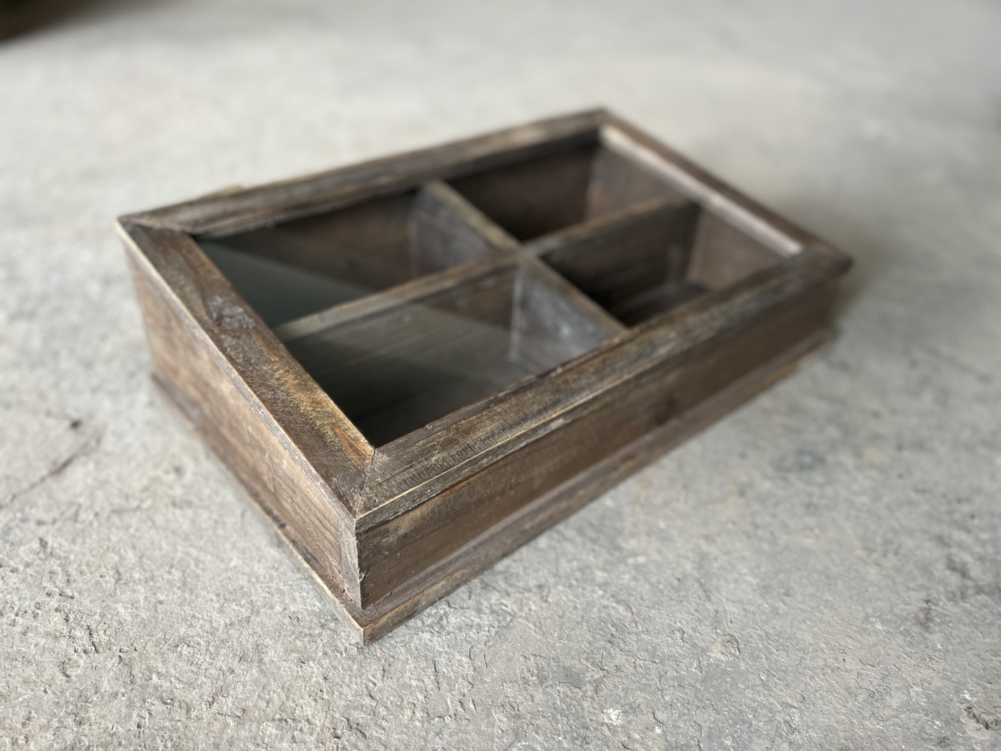 Schaukasten mit 4 Fächern, aus recyceltem Holz, B 51 cm, L 30,5 cm, H 15 cm von fischer's lagerhaus