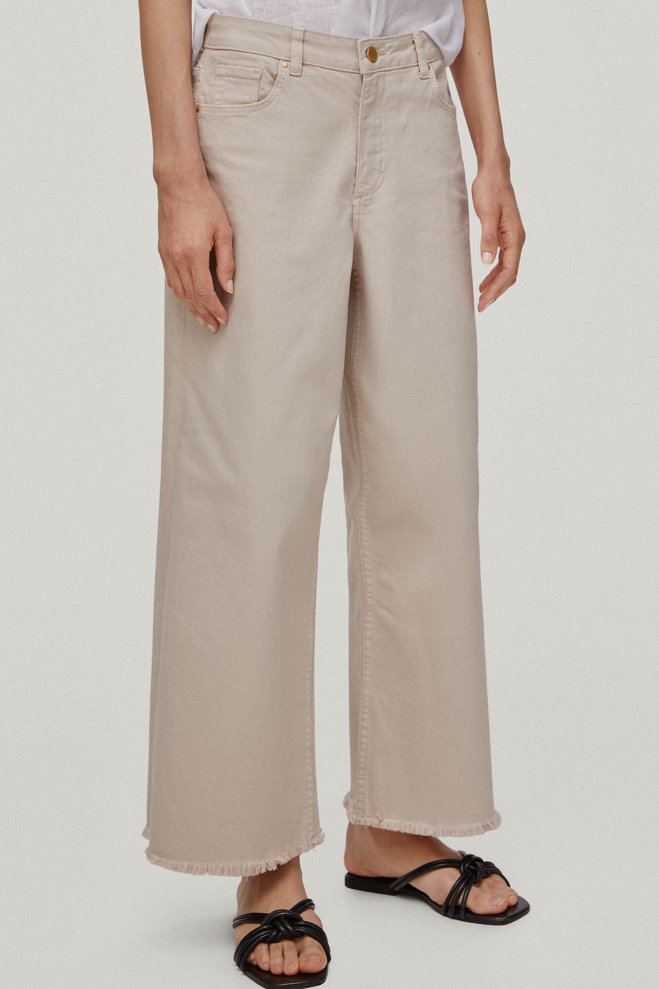 Calça jeans cropped de perna larga com 5 bolsos - Bege