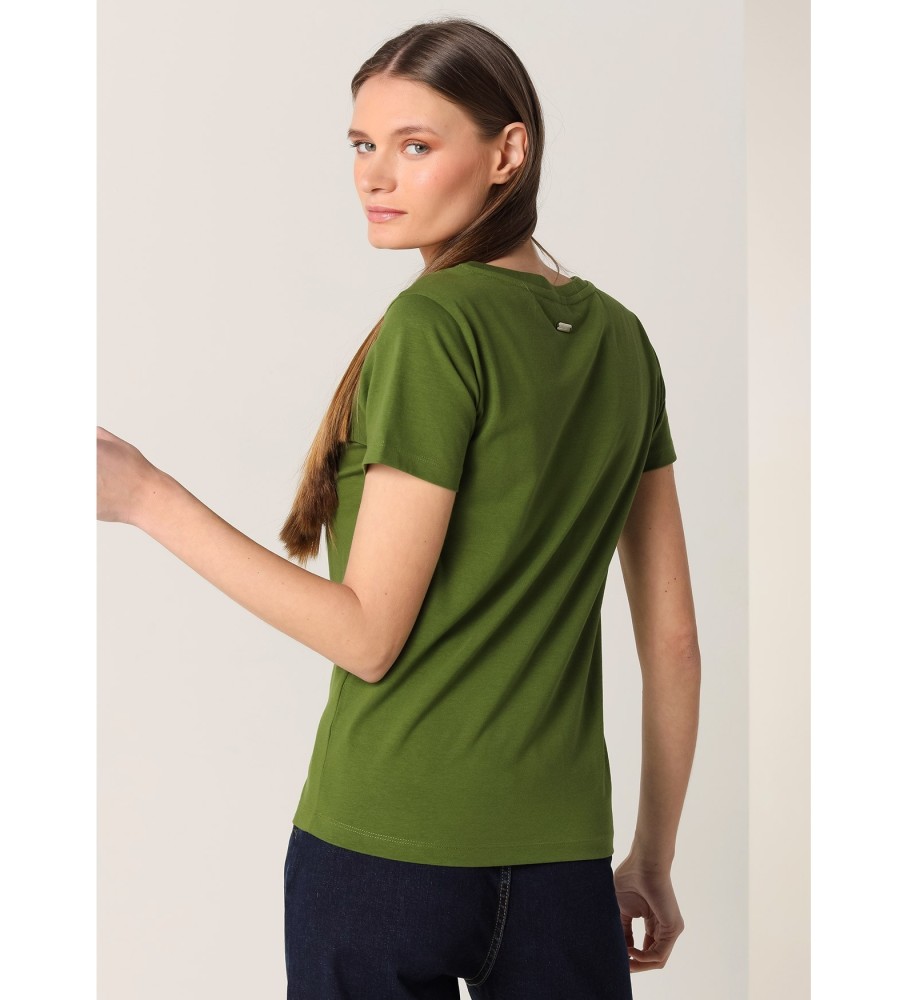 Camiseta de manga curta Lois com estampa floral verde e logo.