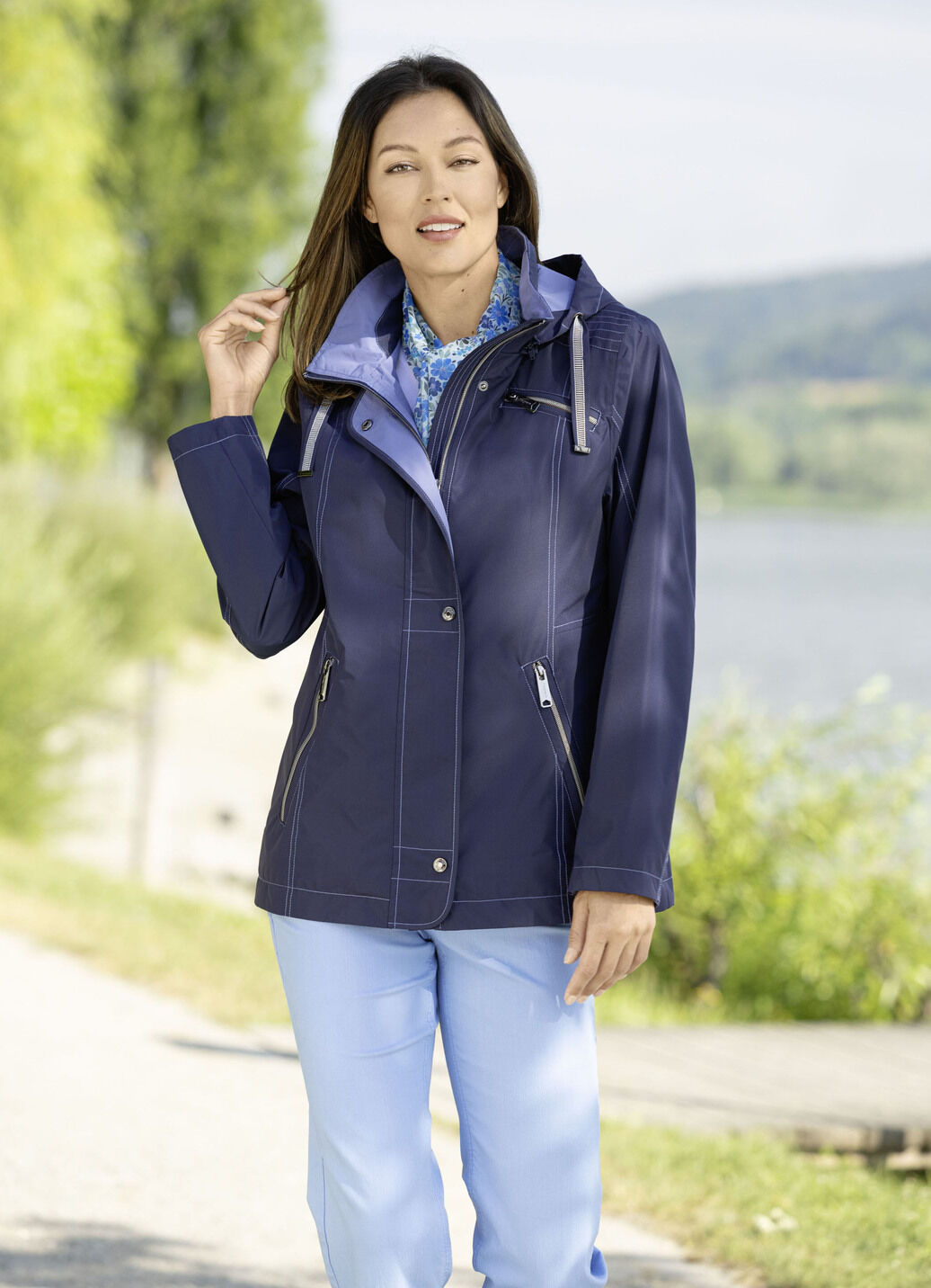 Funktionsjacke mit abnehmbarer Kapuze