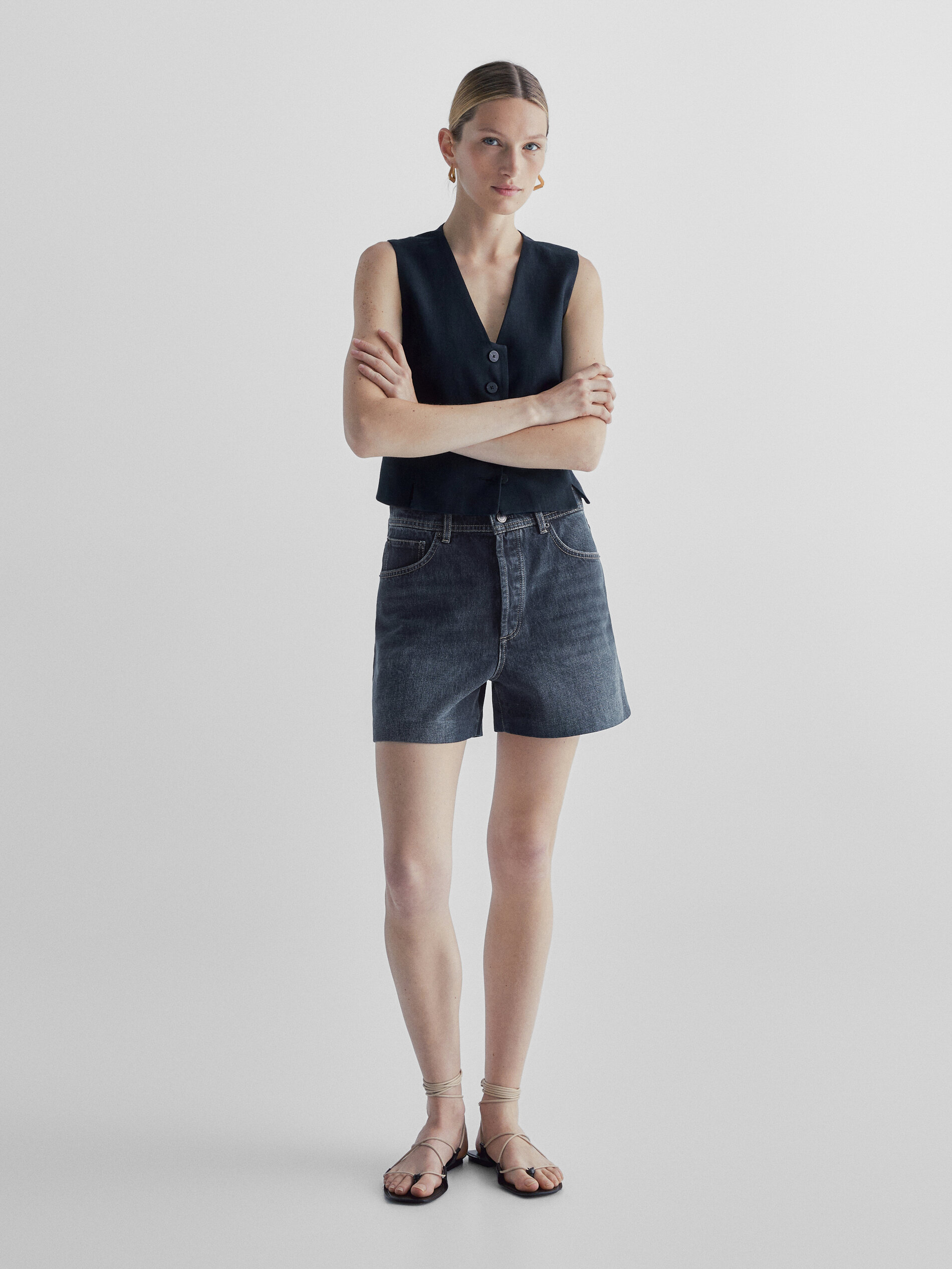 Shorts jeans de cintura alta com bolsos de couro - AZUL MÉDIO
