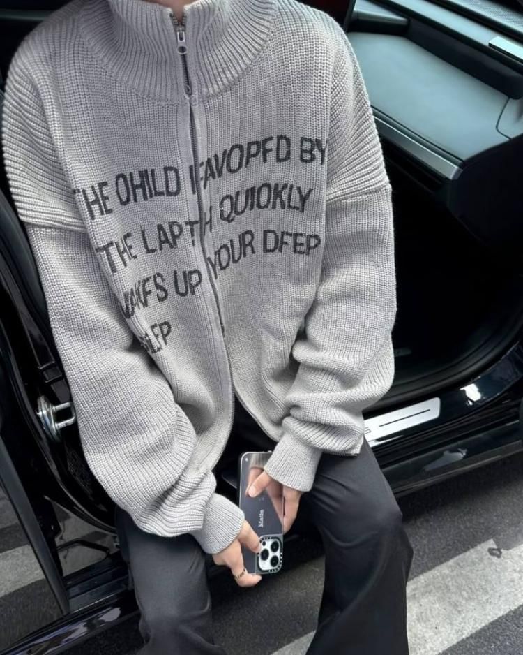 Tiaota - Cardigan met rits en letters