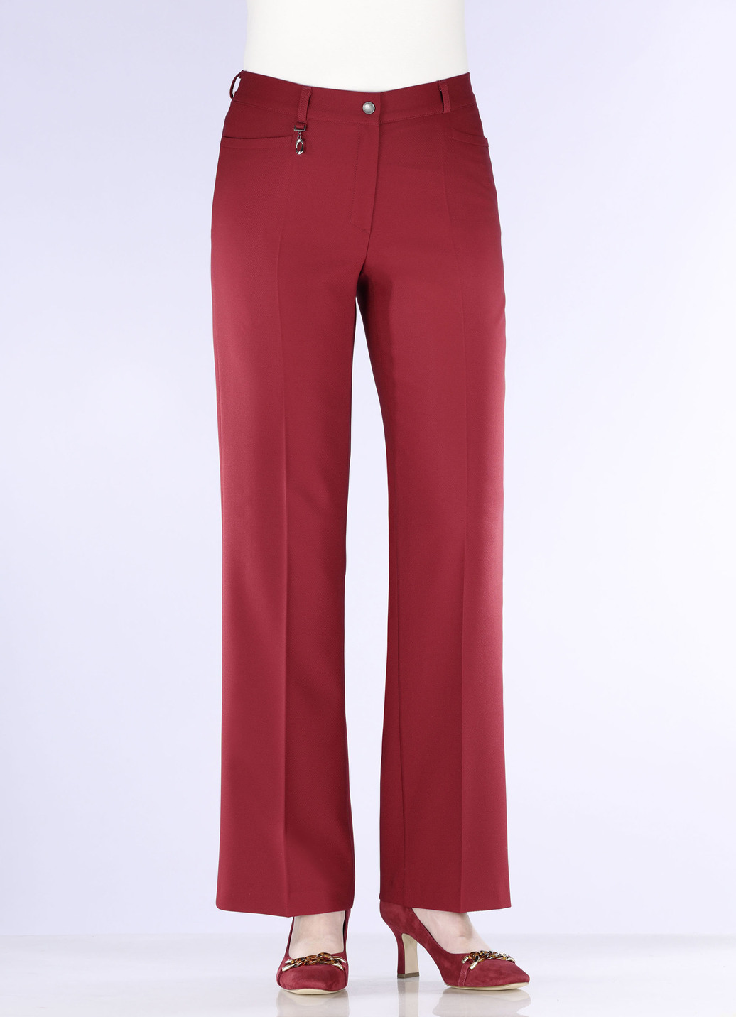 Elegante Hose mit apartem Zieranhänger