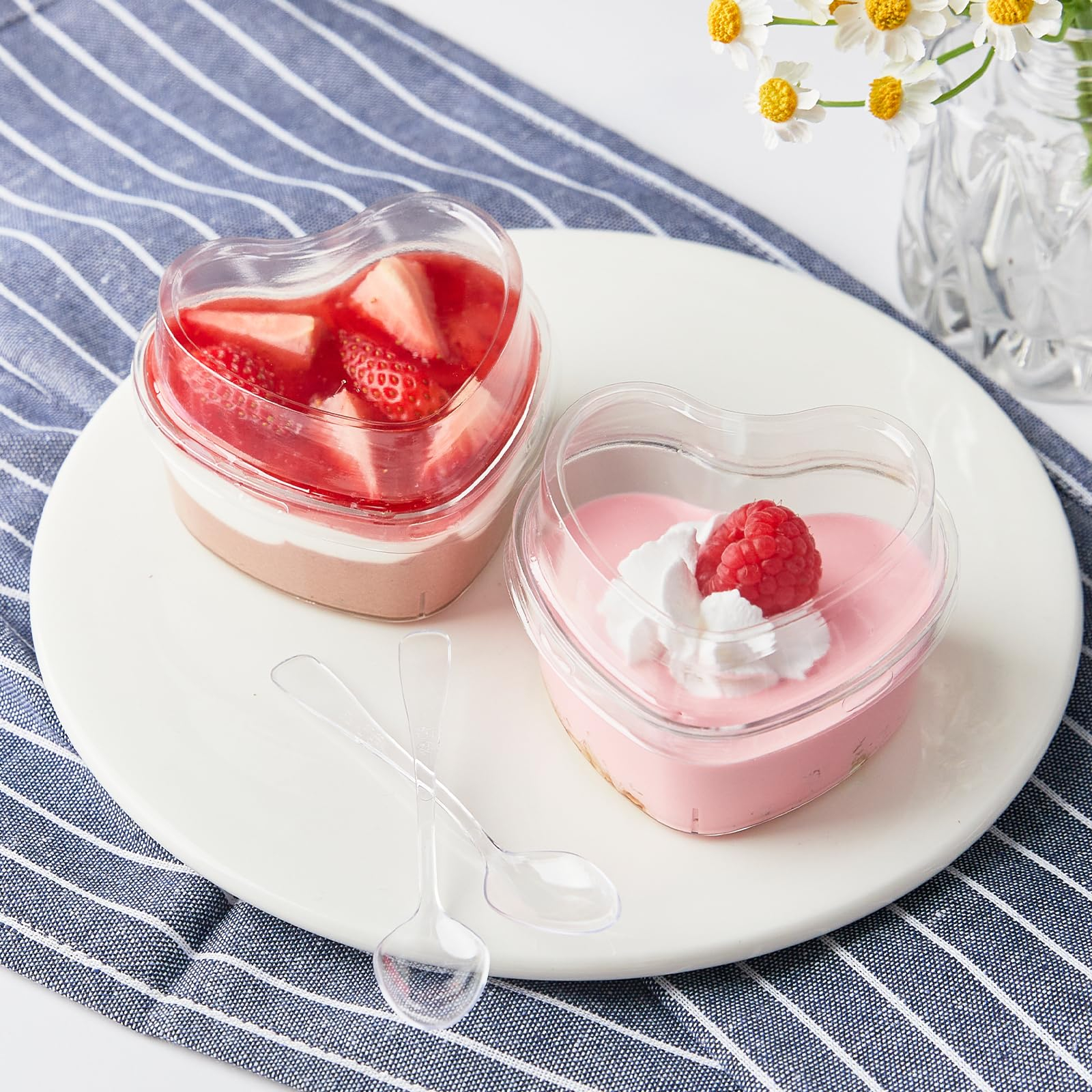 (150-tlg. Set) 80x32mm Einweg Mini Dessert Herz Becher Party Geschirr Schälchen inkl. Löffel   Deckel für Glacé / Mousse / Pudding - Transparent