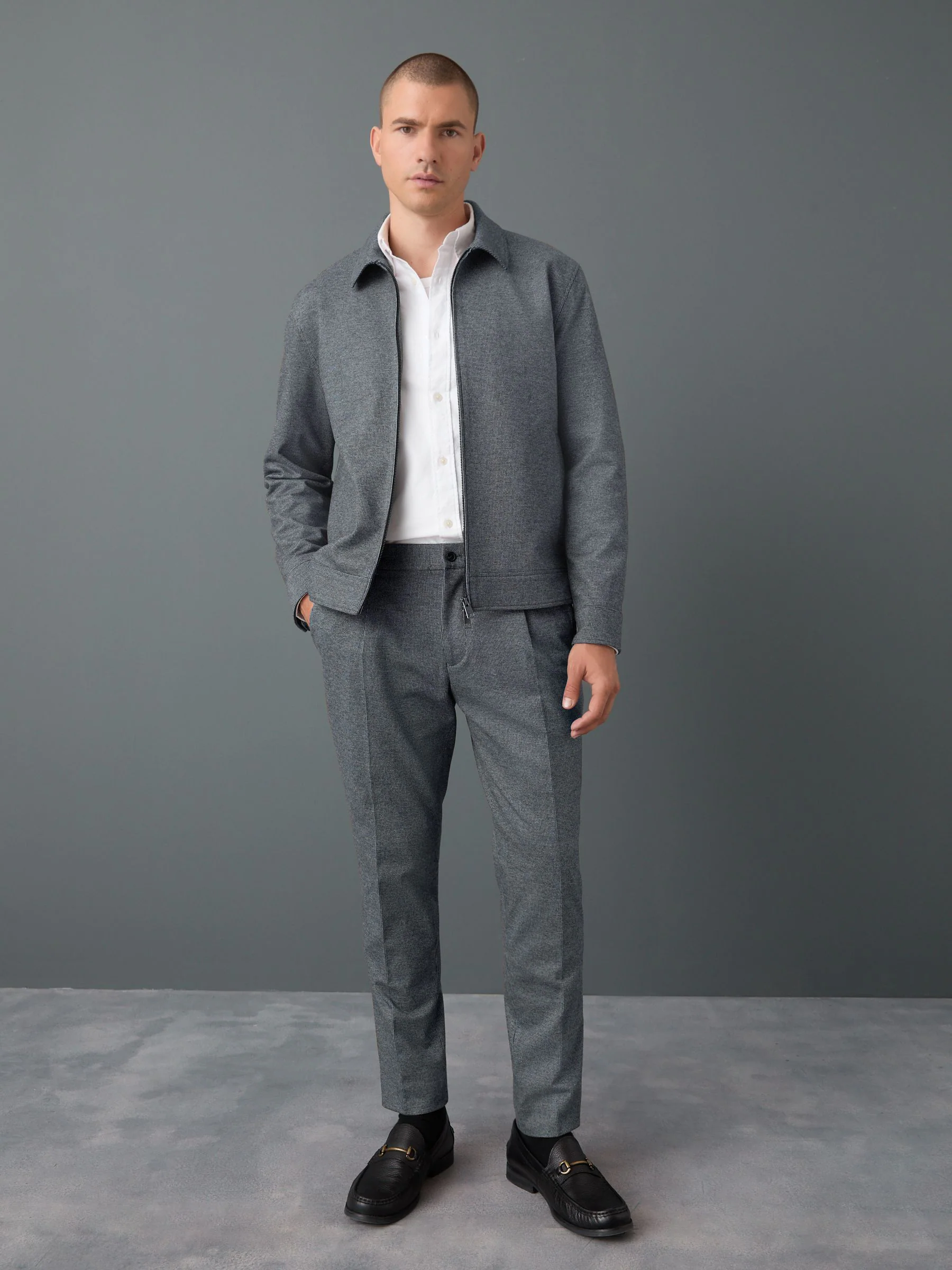 Blauw - Slim fit getextureerde broek met elastische achterkant en stretchy
