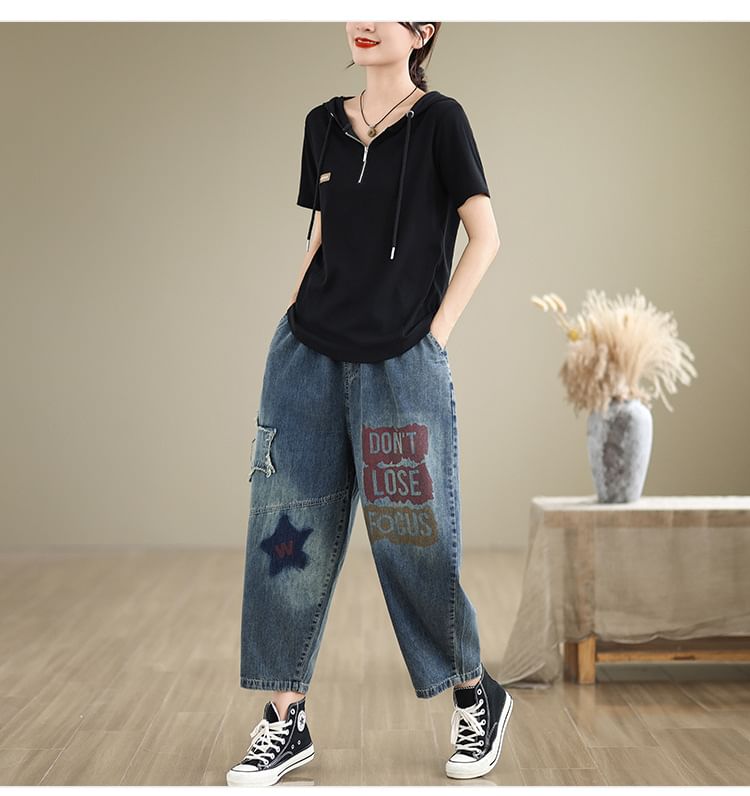 Shinobu - Elastische taille met lettersprint, sterrenapplicatie en gewassen cropped baggy jeans