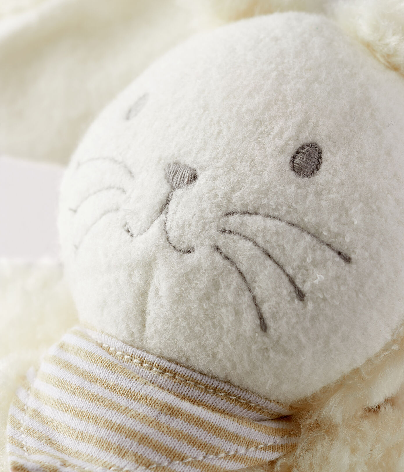Doudou lapin musical: un cadeau de naissance idéal !