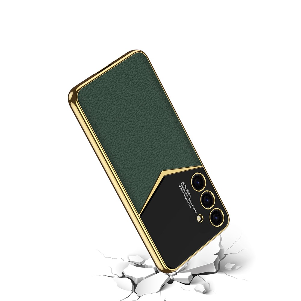 Samsung Galaxy S24 Leder Hardcase Hülle mit Galvanisiertem Rahmen   Kameraschutz - Gold / Carbon