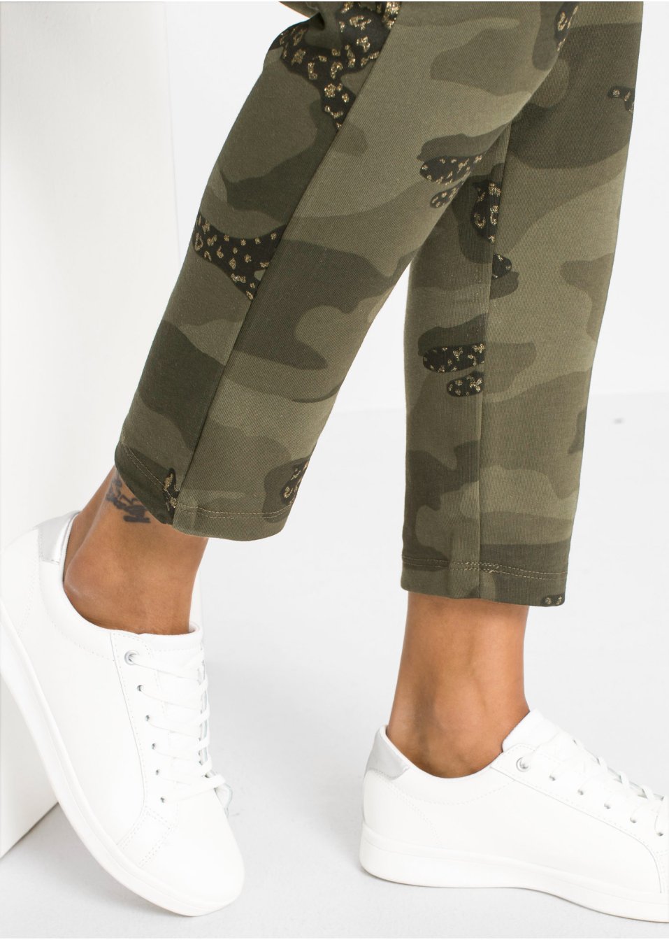 Pantalon sweat camouflage avec détails brillants