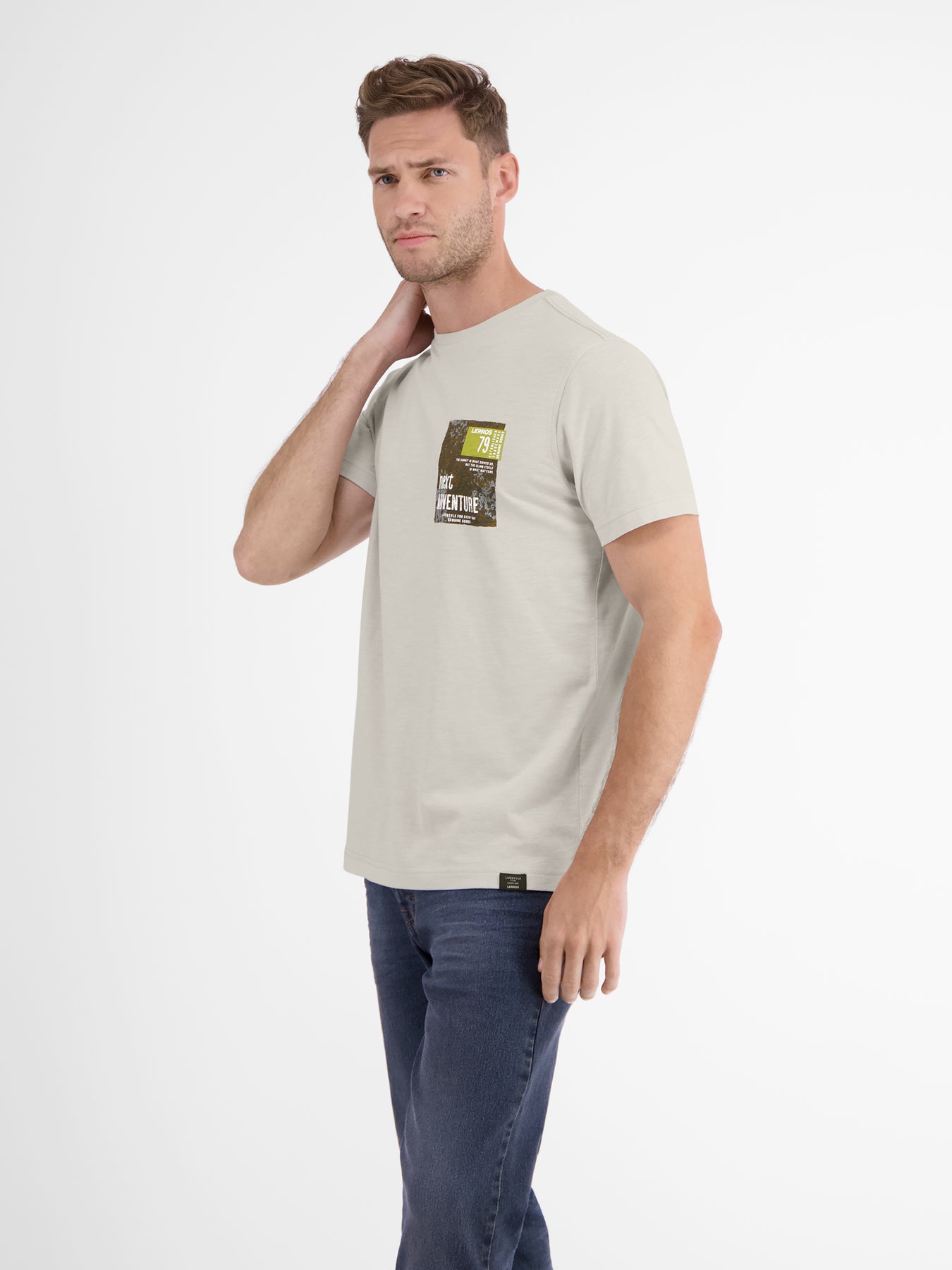 O-Neck T-Shirt. Brustprint