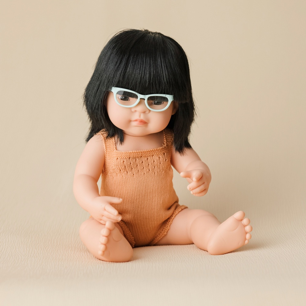 Miniland Lernpuppe Mädchen mit Brille 38 cm