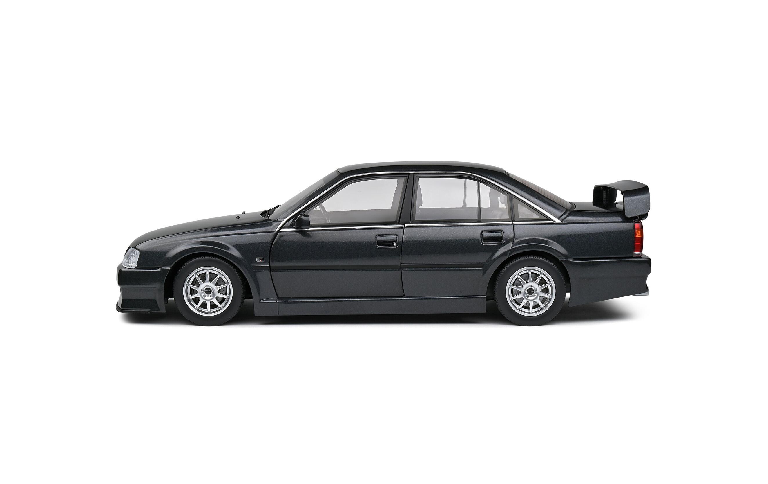 Opel Omega 500 Schwarz, 1:18Detailgetreues Modellauto für Sammler im Massstab 1:18