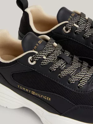 Tênis Runner com Cadarços Grossos e Detalhes Salpicados