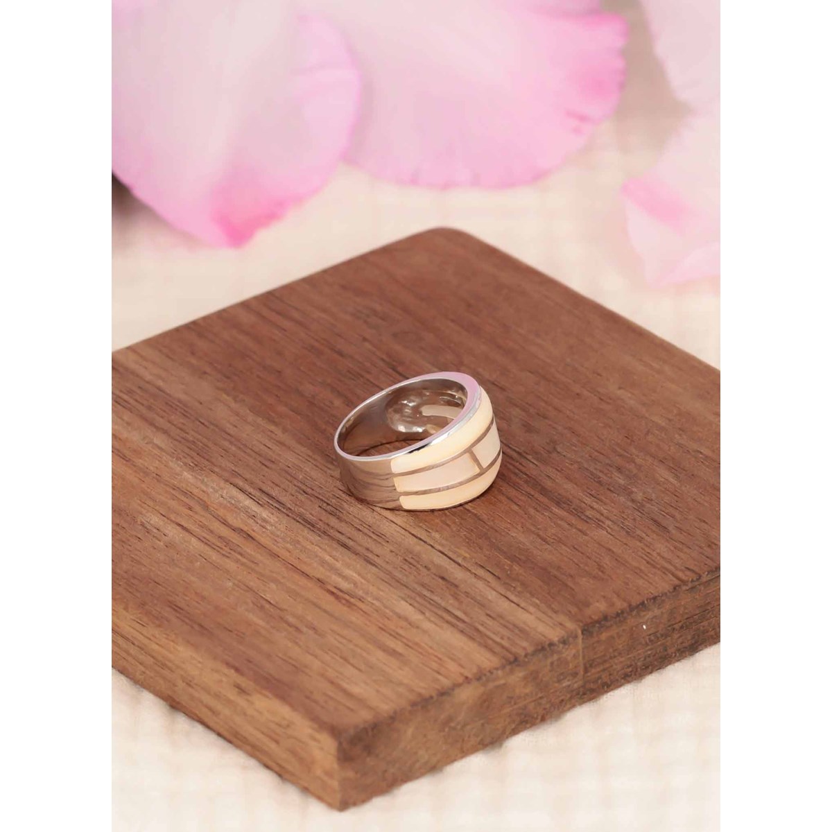 Bague Aden en Nacre Blanche et Argent 925 : Le Cadeau Parfait pour la Fête des Mères et Autres Occasions | Aden