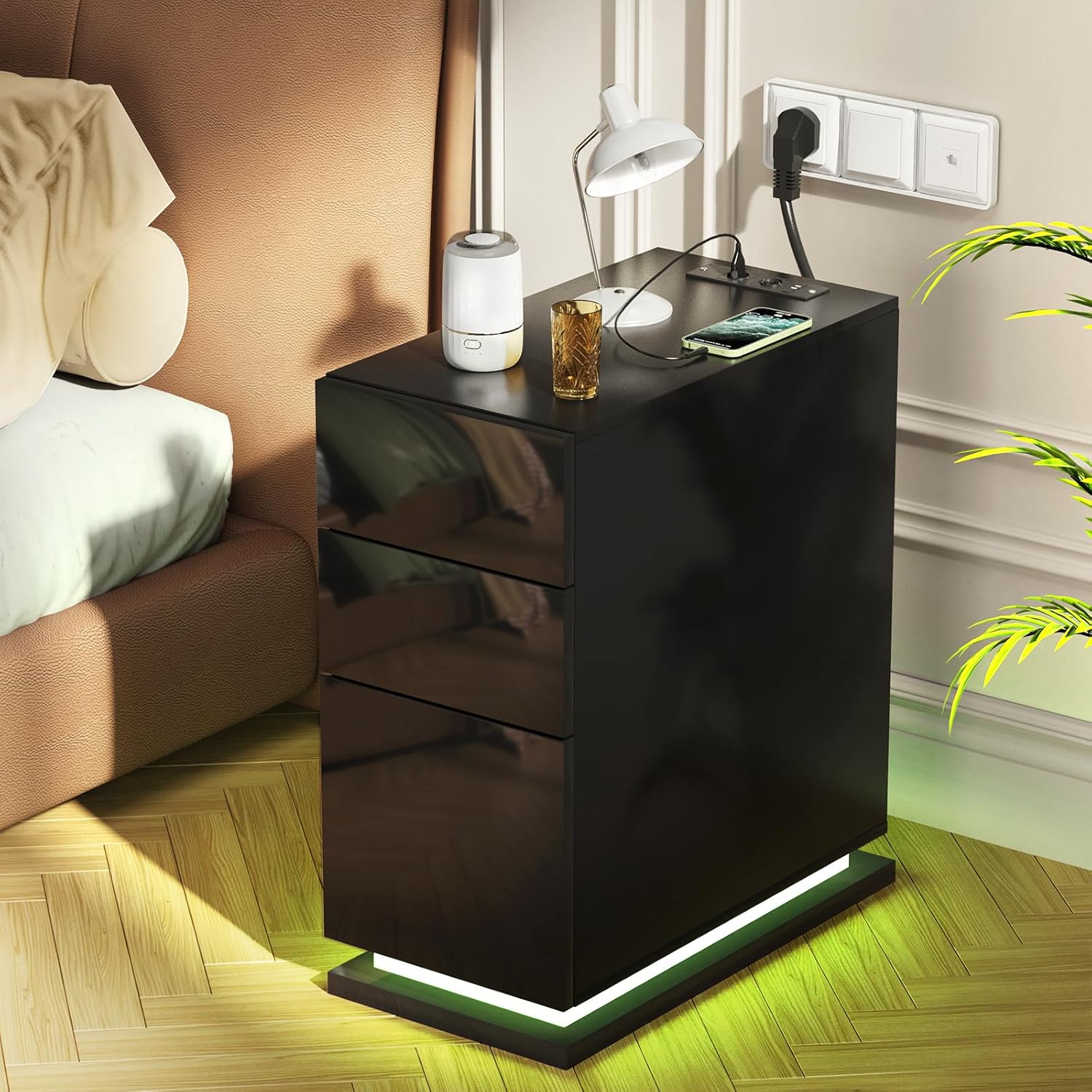 Nachttisch Schmal mit LED, Schwarz Nachtschrank mit Steckdose und USB-Anschlüsse, Nachttisch mit 16 Einstellbar LED, Nachttische Hochglanz Front, Schmaler Nachttisch 50x30x63cm