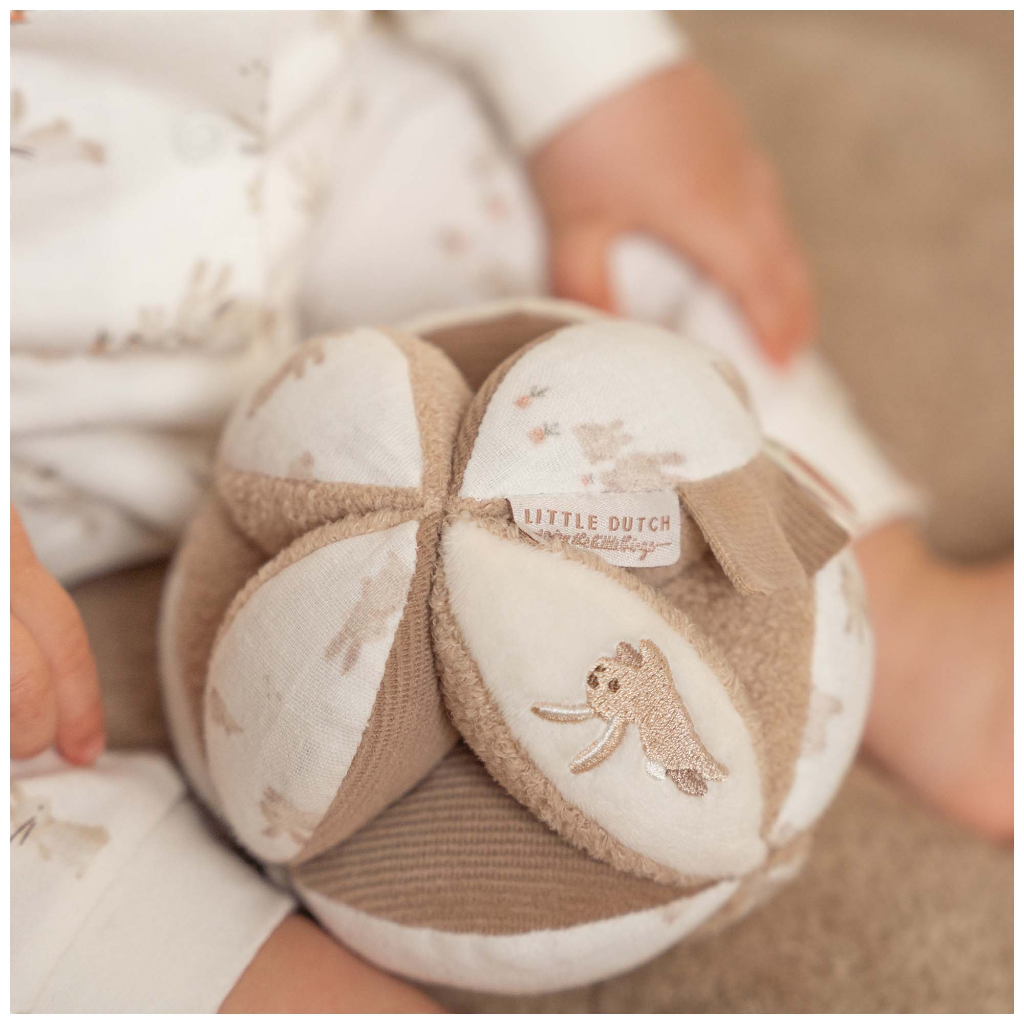 Little Dutch Baby Bunny grijpbal beige
