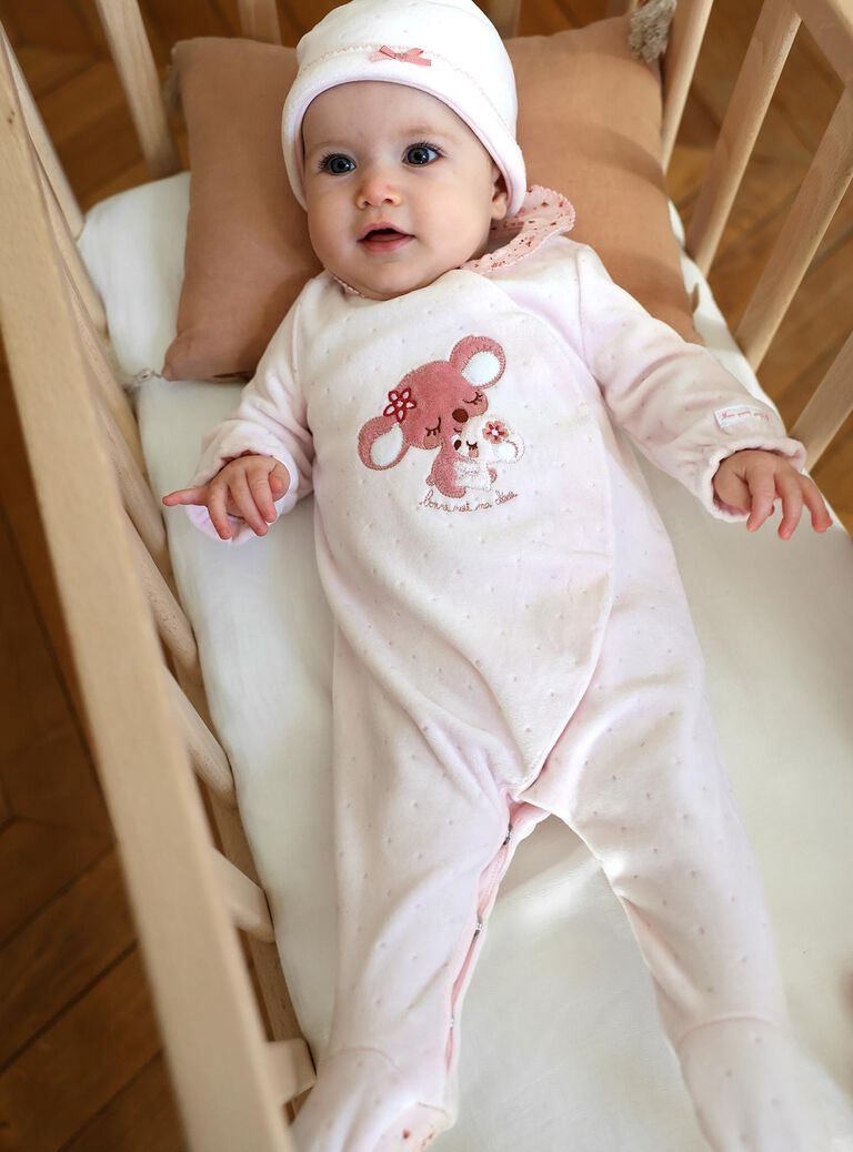 Pyjama et bonnet en velours rose clair