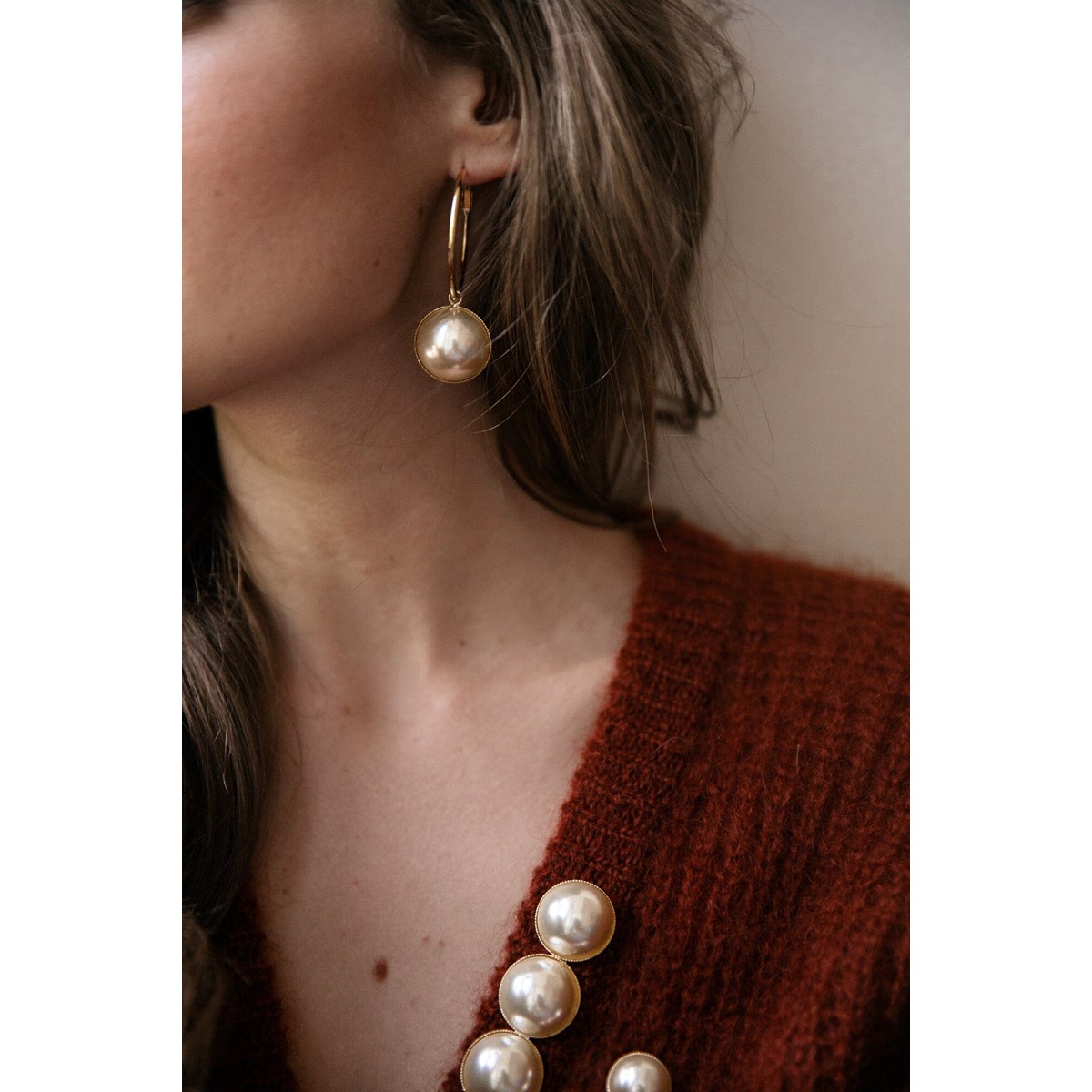 petites boucles d'oreilles créoles perles plaqué argent - NÉLYA
