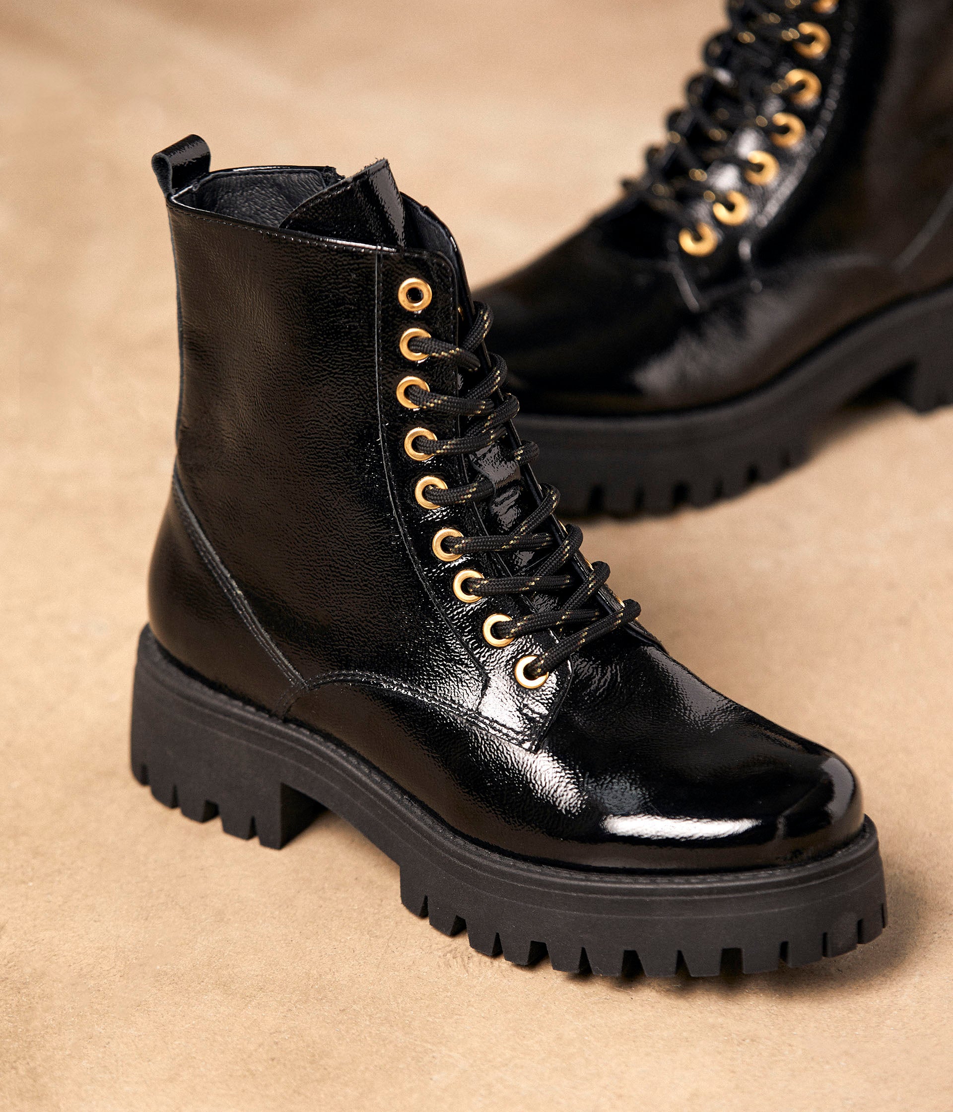 Bottines crantées vernies Alexandrine