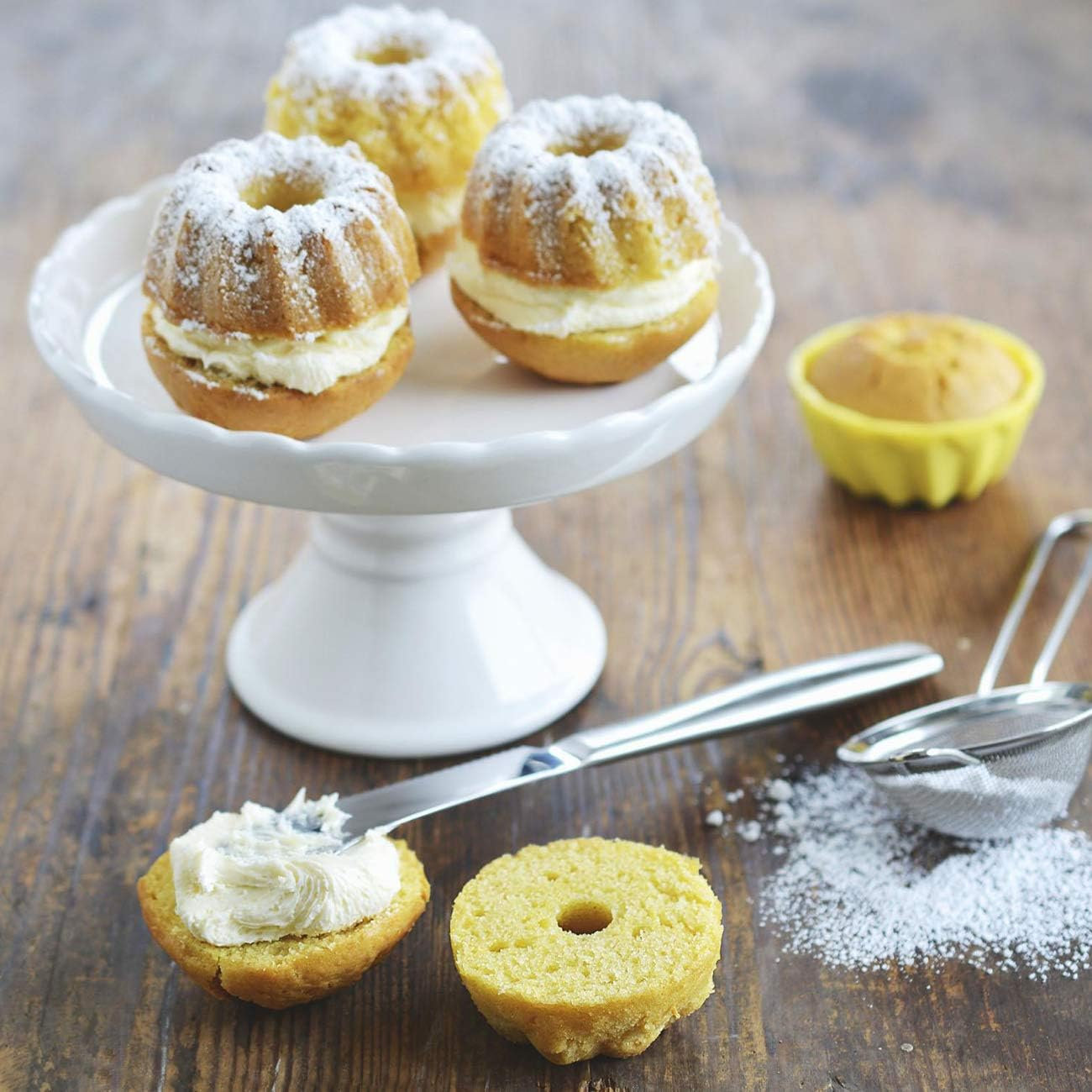 (12er Set) Silikon Mini Gugelhupf Förmchen Muffin Form Cupcake Backform - Assortiert