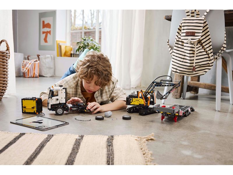 LEGO® Technic Volvo FMX LKW mit EC230 Electric Raupenbagger LEGO Technic Spielset mit LKW und Baumaschine