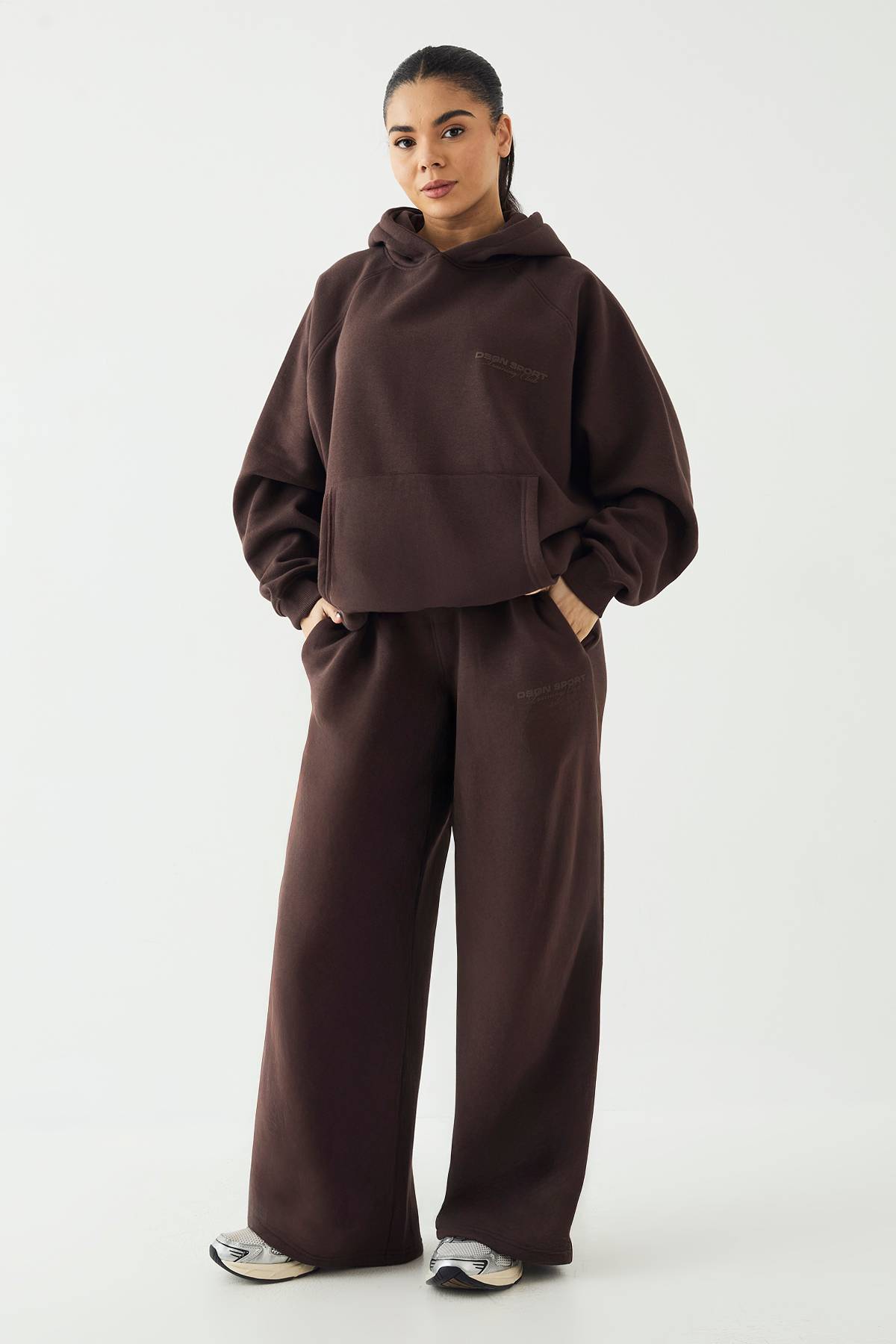 Jogging DSGN Studio Sport Training Club Coupe Droite