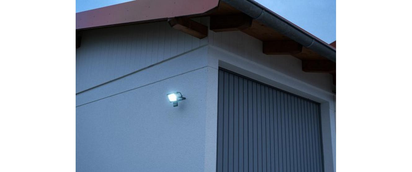 Scheinwerfer LED JARO 3060 P 20 WLED Strahler mit Bewegungsmelder
