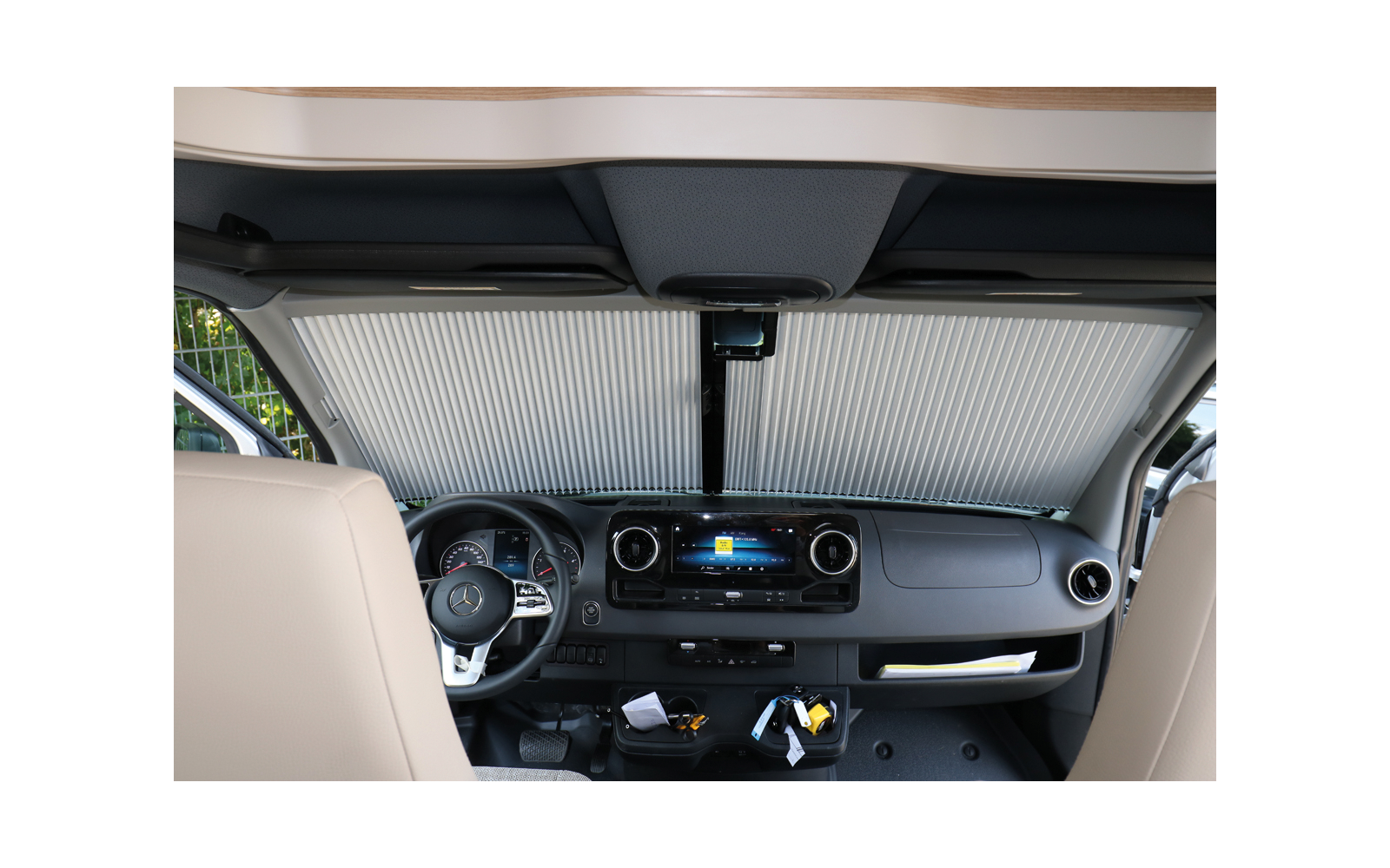 Remis Fahrerhausverdunkelung REMIfront IV Frontscheibe (Links- und Rechtslenker / Sensorpaket klein) für Mercedes Sprinter ab 2019