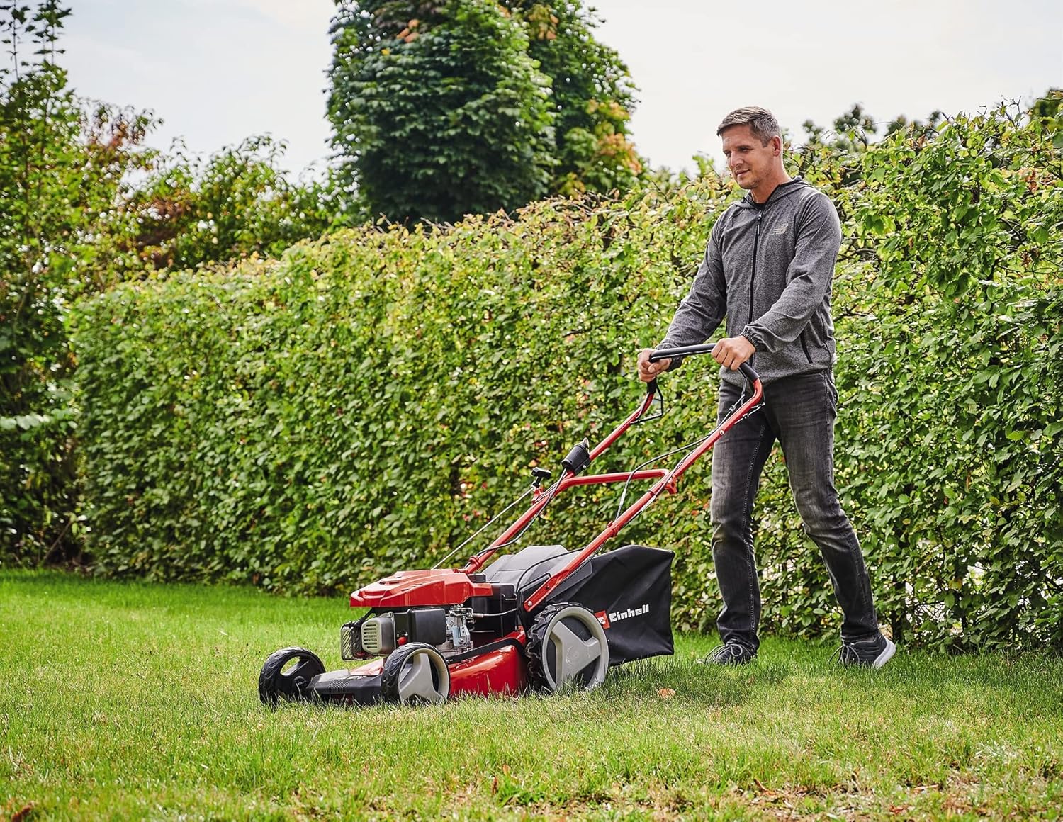 Einhell Benzin-Rasenmäher GC-PM 46 S HW-E (2 kW, 1 Zylinder, 4-Takt-Motor, für bis zu 1.400 m², Elektro-Start-Funktion, abschaltbarer Hinterradantrieb, 65 l-Grasfangsack)